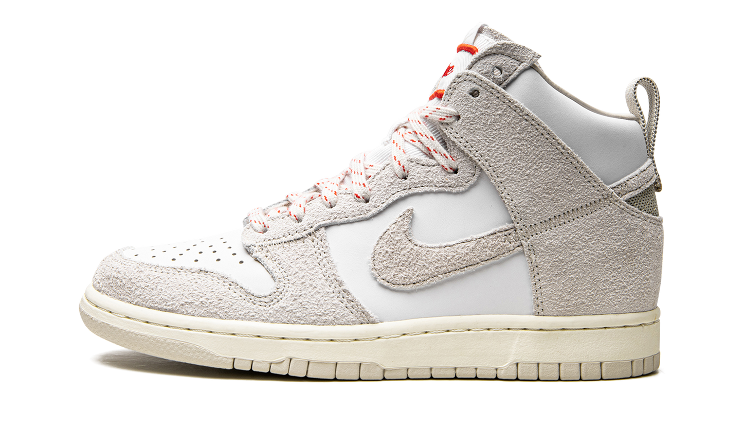 Dunk High SP "Notre - Light Orewood Brown"
