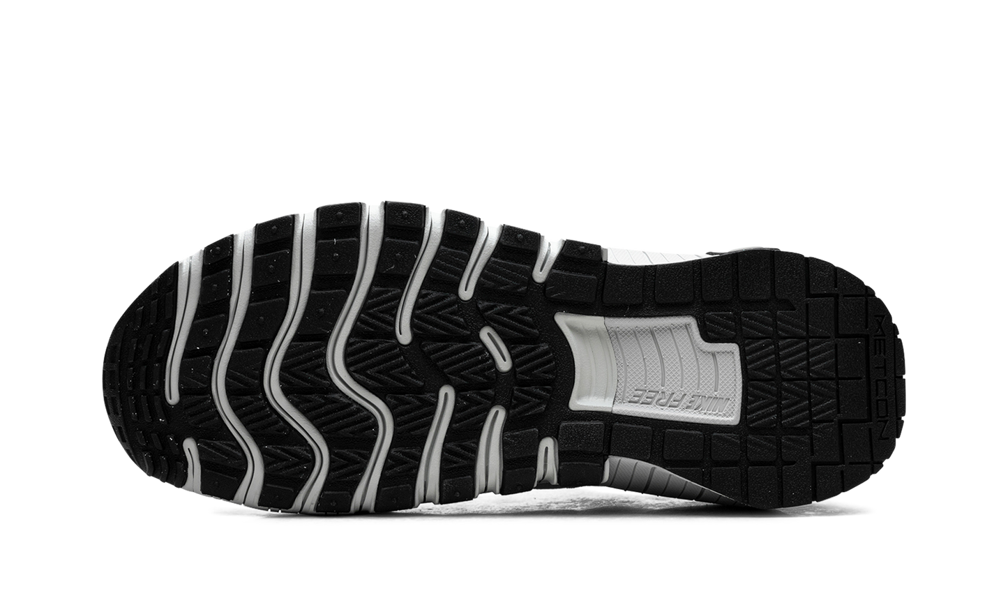 Free Metcon 6 WMNS "Light Silver Black"