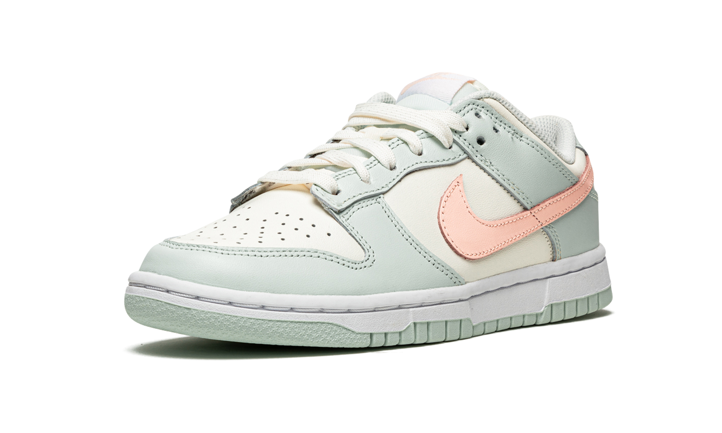 DUNK LOW WMNS "Barely Green"
