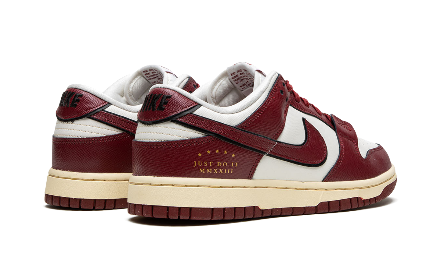 DUNK LOW WMNS "Just Do it - Team Red"