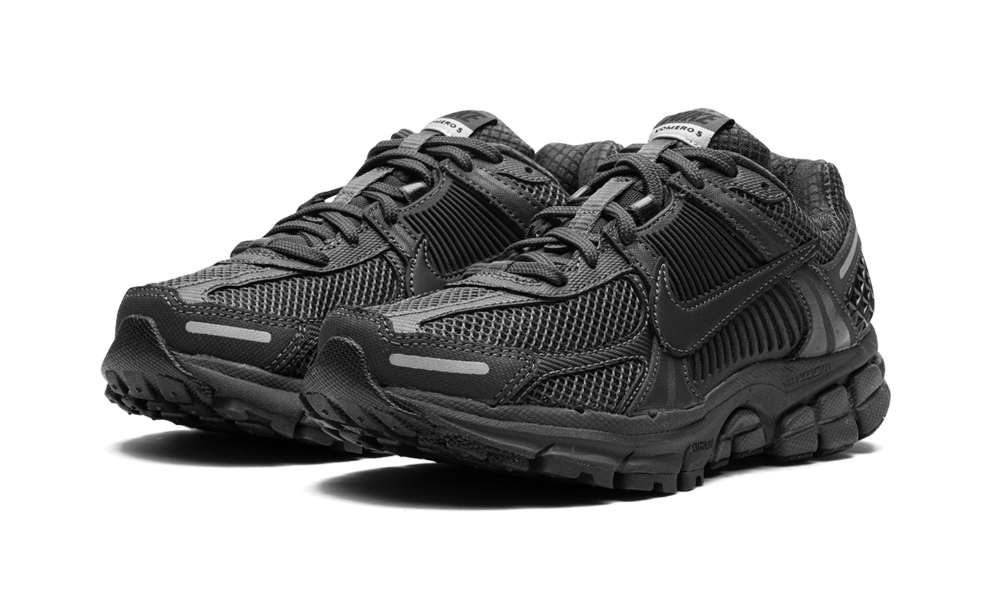 Zoom Vomero 5 WMNS "Triple Black"