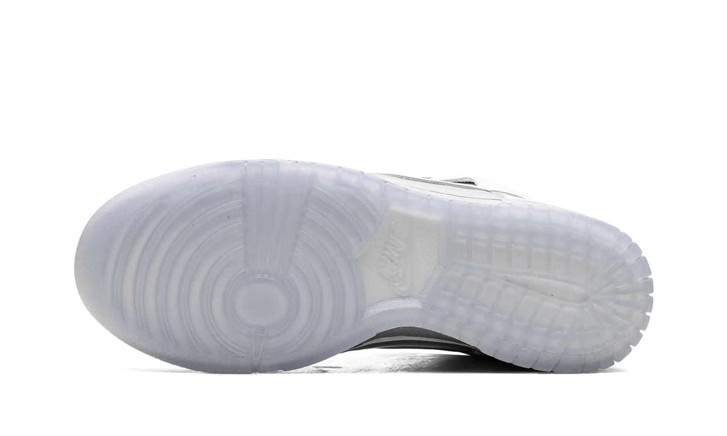 Dunk High SE WMNS "Chrome"