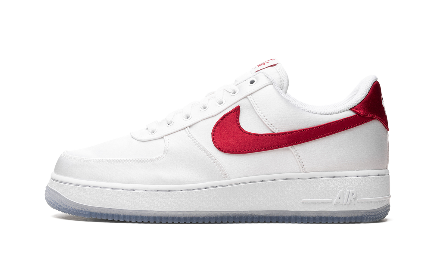 AIR FORCE 1 LO '07 WMNS "Satin White Varsity Red"