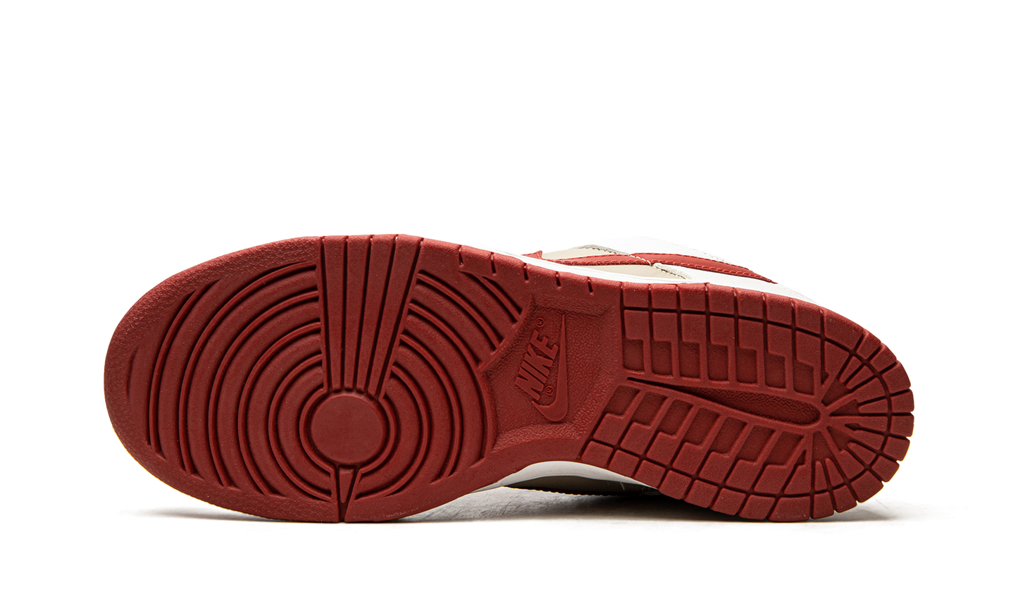 DUNK LO PRO MNS WMNS "Light Stone Varsity Red"