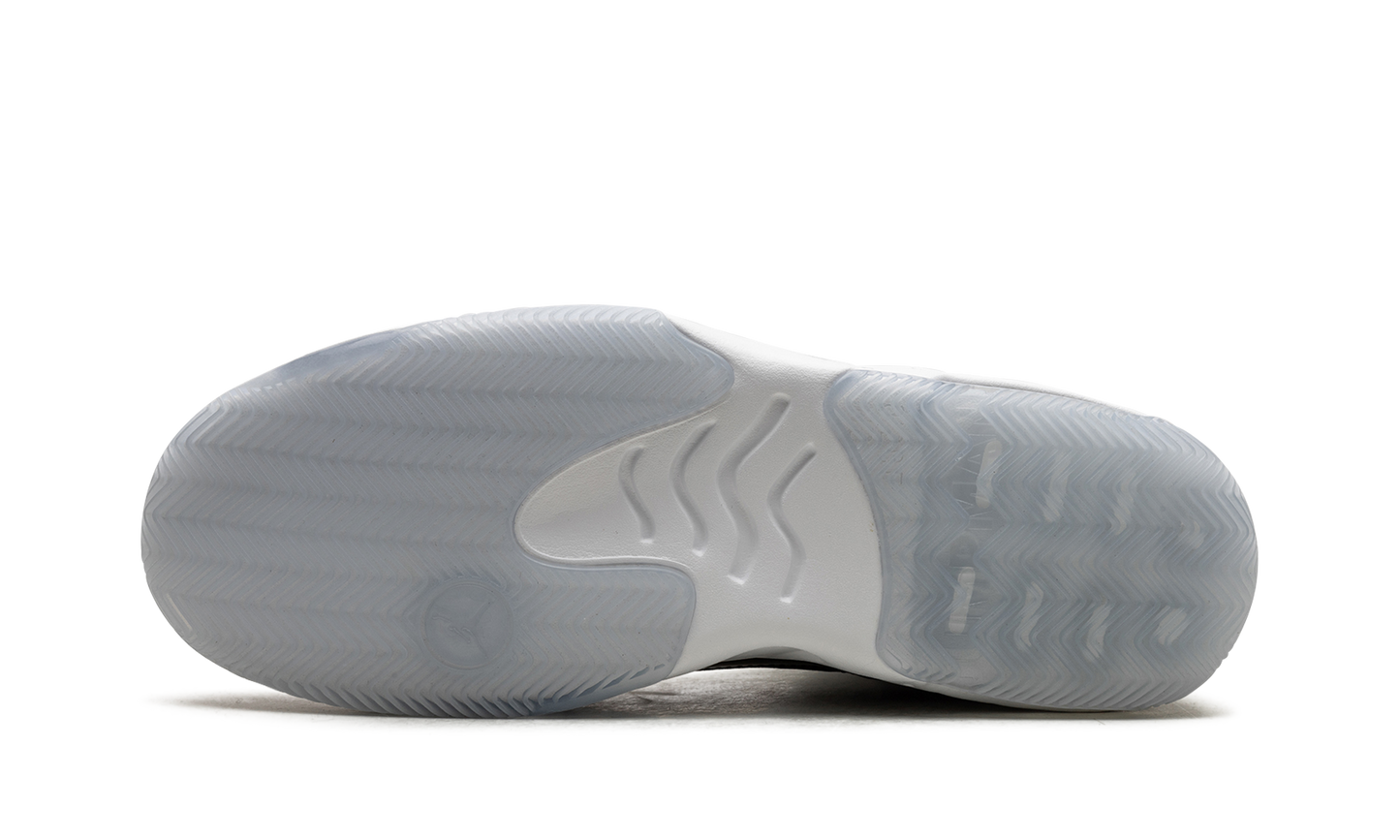 Jordan Max Aura 2 "Gym Red"