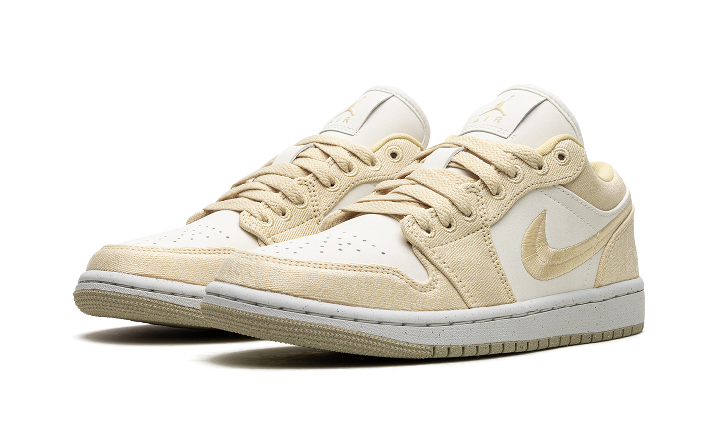 Air Jordan 1 Low WMNS "Team Gold / Sail"