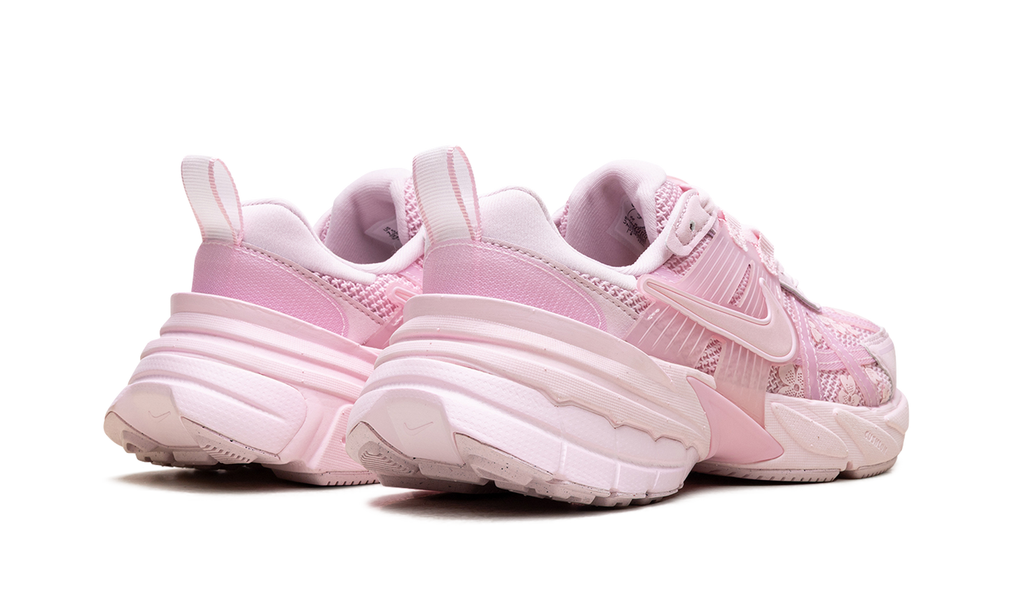 V2K Run WMNS "Pink Foam Arctic Pink"