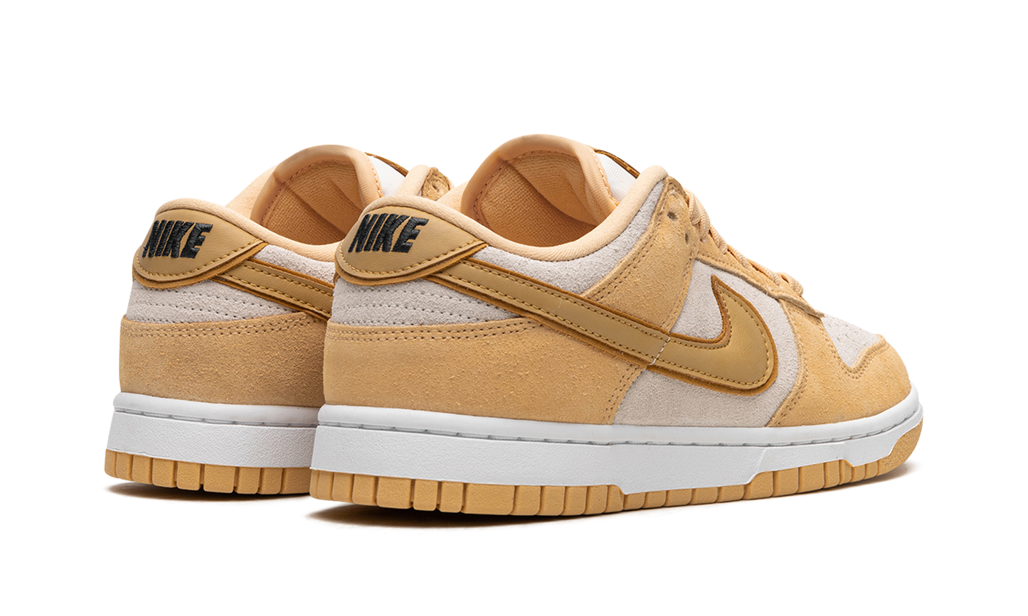 DUNK LOW WMNS "Celestial Gold Suede"