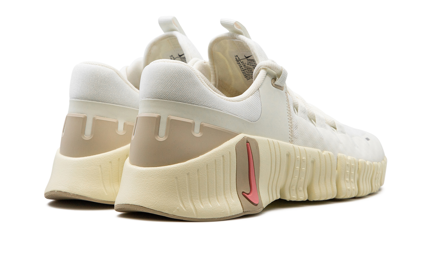 Free Metcon 5 WMNS "Sail Sanddrift"