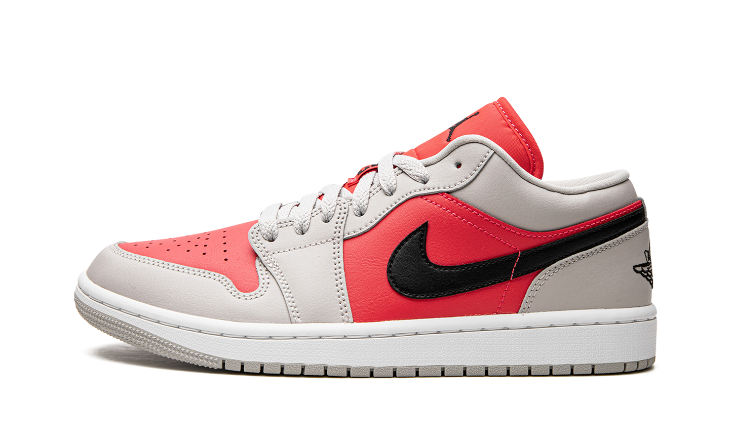 AIR JORDAN 1 LO WMNS "Light Iron Ore / Siren Red"