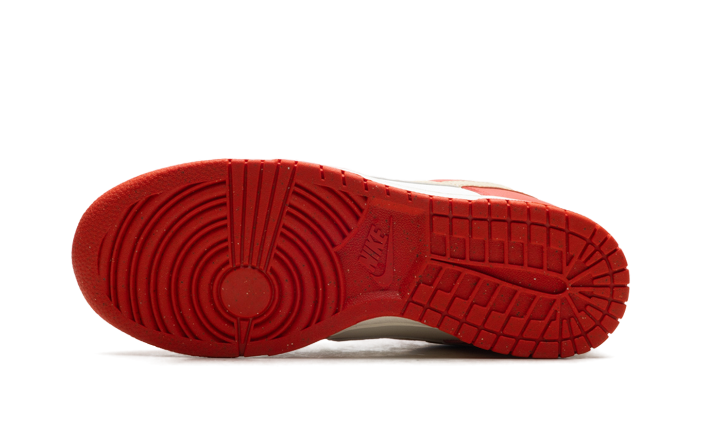 Dunk Low Next Nature WMNS "Light Crimson Team Gold"