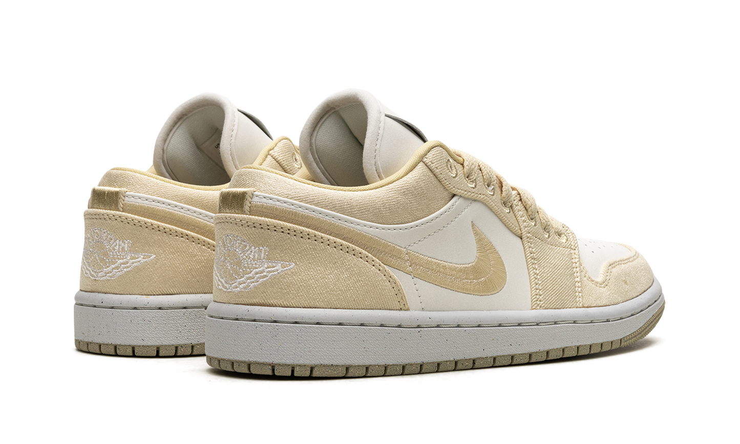 Air Jordan 1 Low WMNS "Team Gold / Sail"