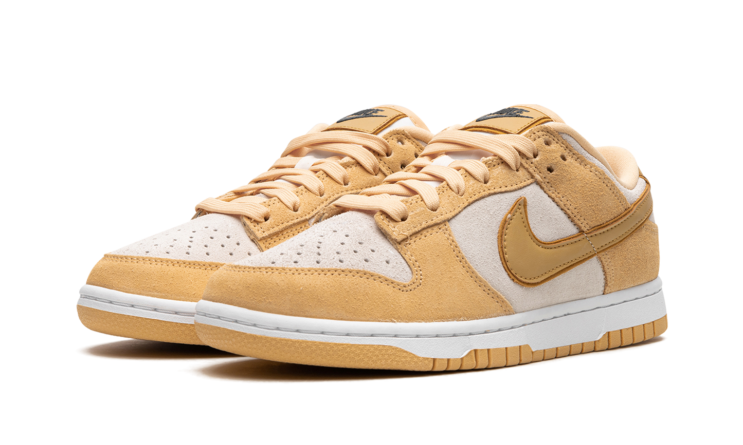 DUNK LOW WMNS "Celestial Gold Suede"