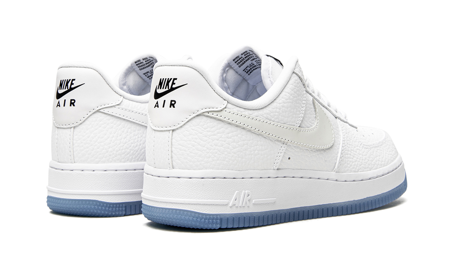 AIR FORCE 1 LO WMNS "UV Reactive Swoosh"