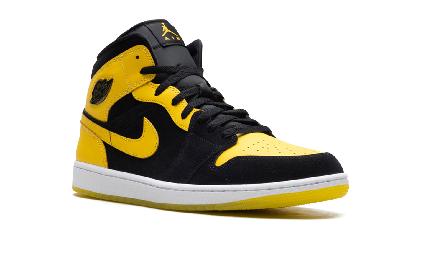 Air Jordan 1 Mid "New Love"