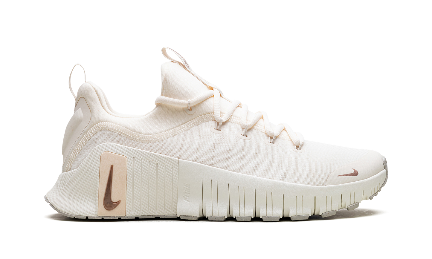 Free Metcon 6 WMNS "Pale Ivory / Guava Ice / Sail / Metallic Red Bronze"