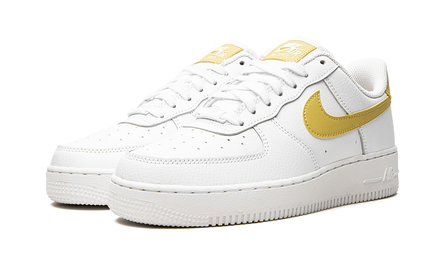 AIR FORCE 1 LO MNS WMNS "White / Saturn Gold"