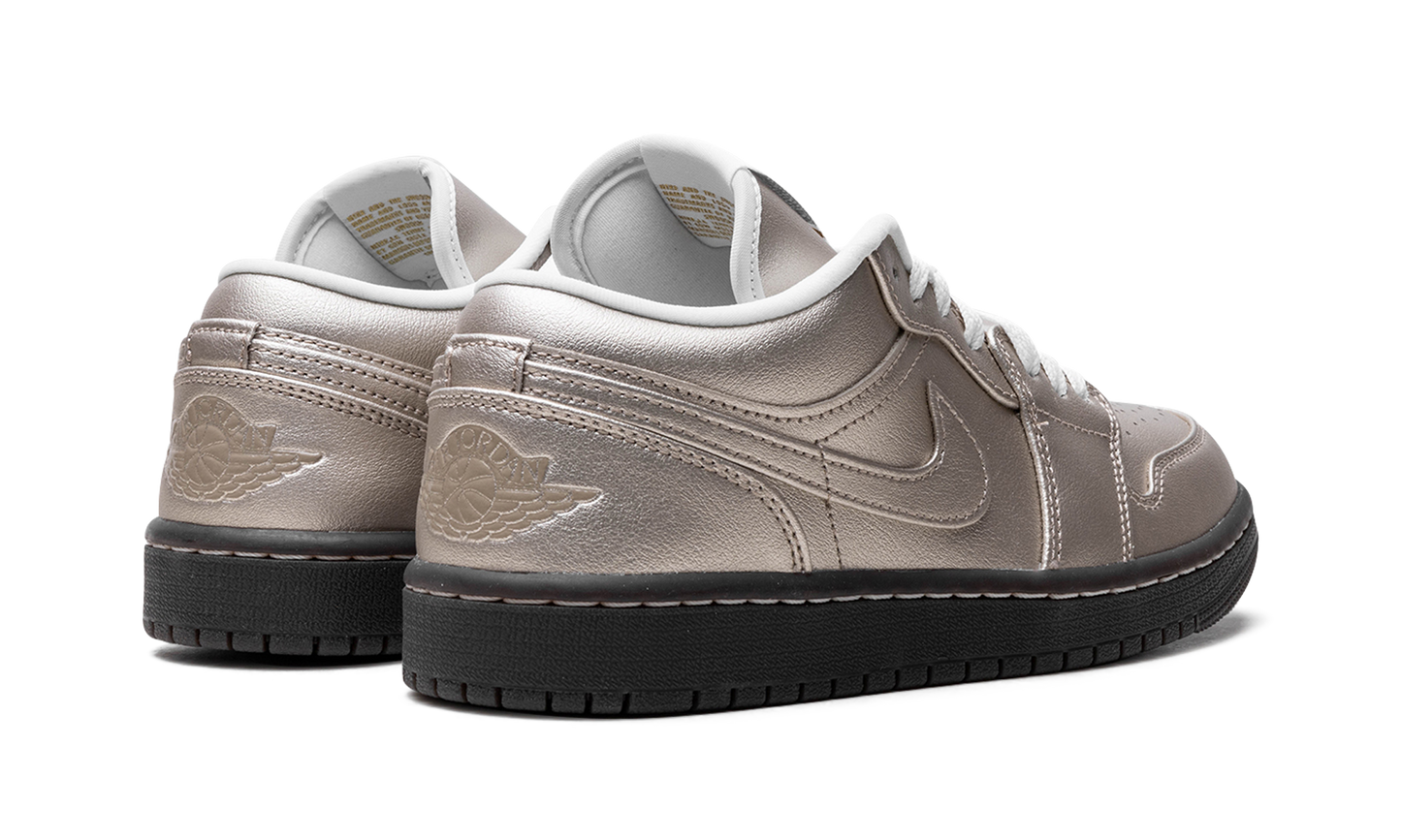Air Jordan 1 Low SE WMNS "Metallic Zinc"