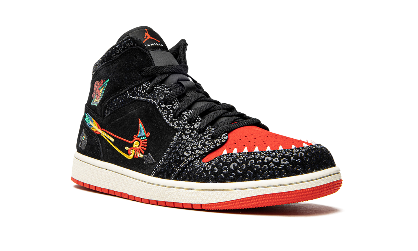 Air Jordan 1 Mid SE "Siempre Familia"