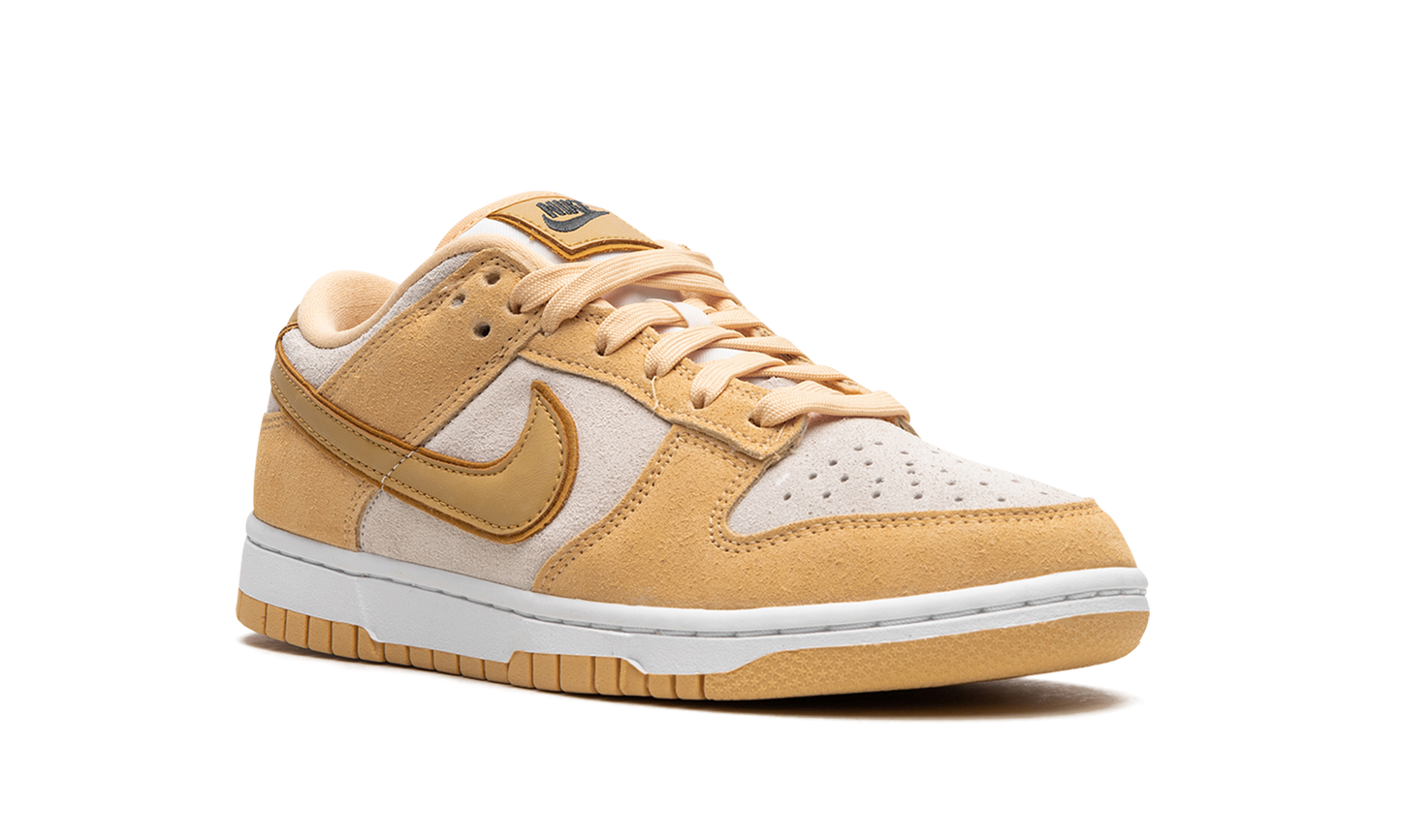 DUNK LOW WMNS "Celestial Gold Suede"