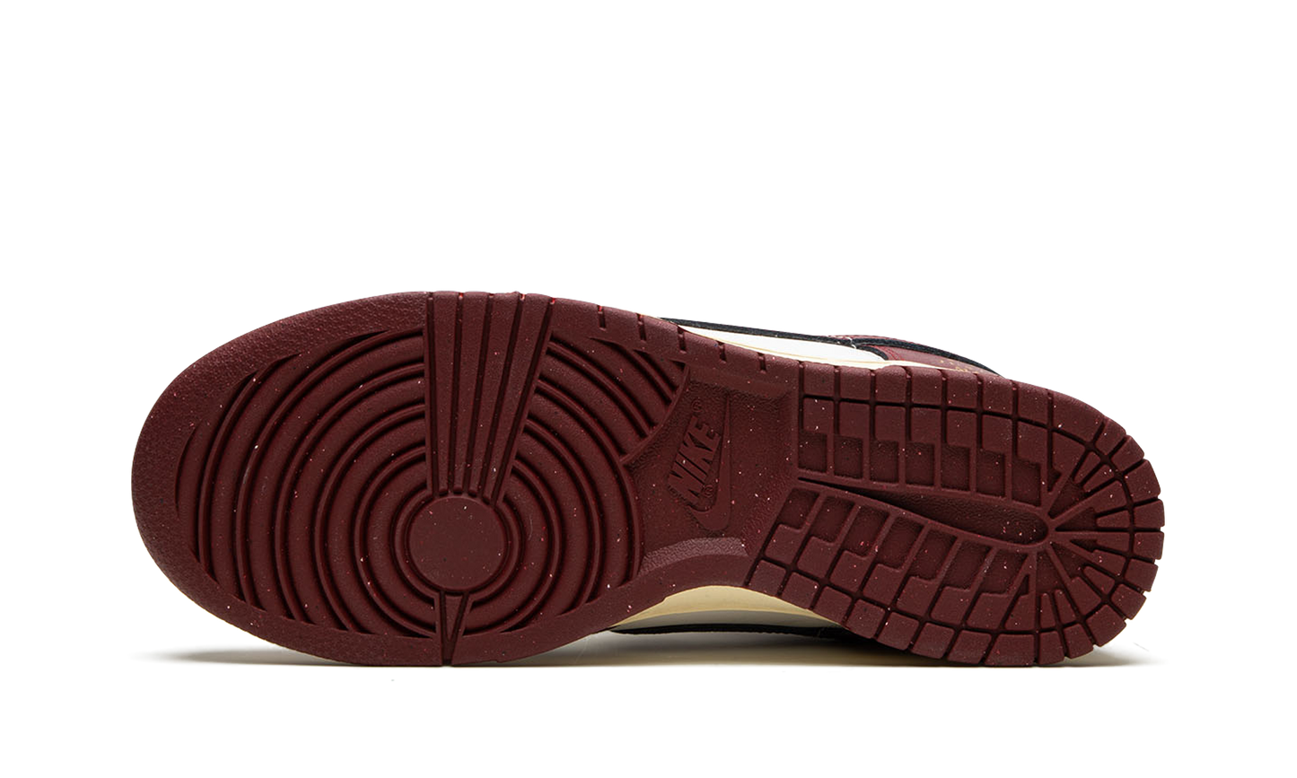 DUNK LOW WMNS "Just Do it - Team Red"