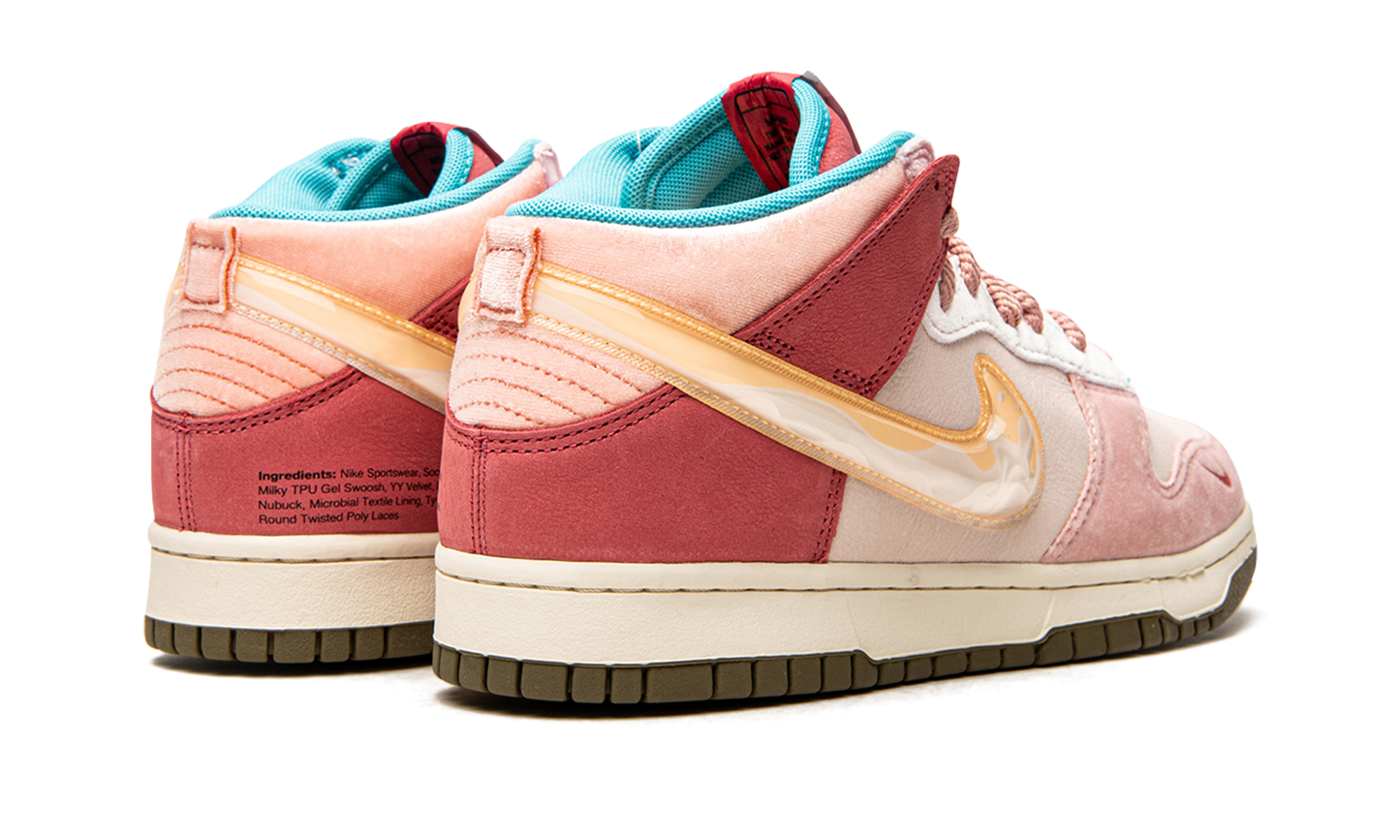 Dunk Mid "Social Status - Strawberry Chocolate"