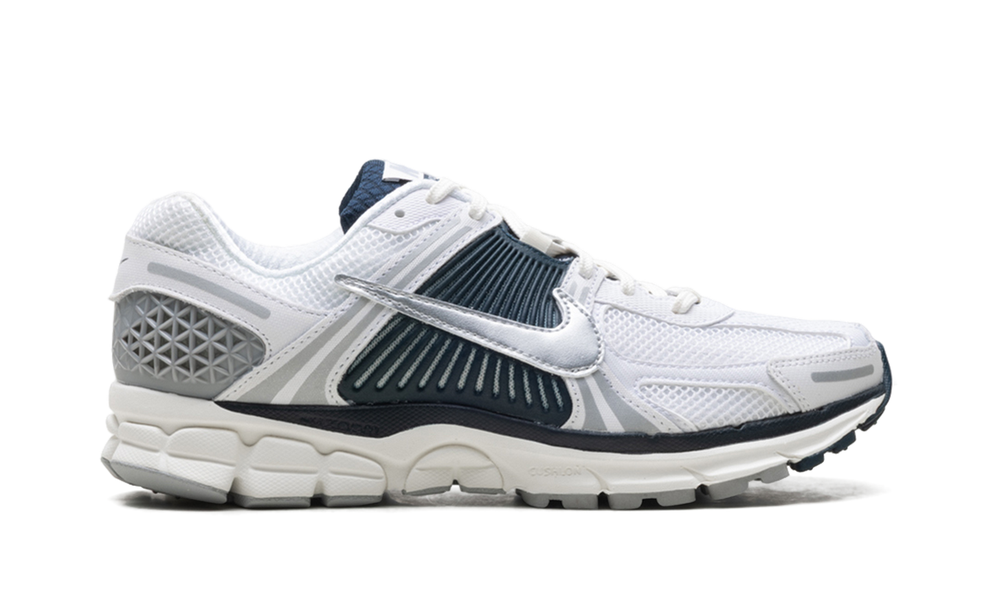 Air Zoom Vomero 5 WMNS "White Armory Navy"