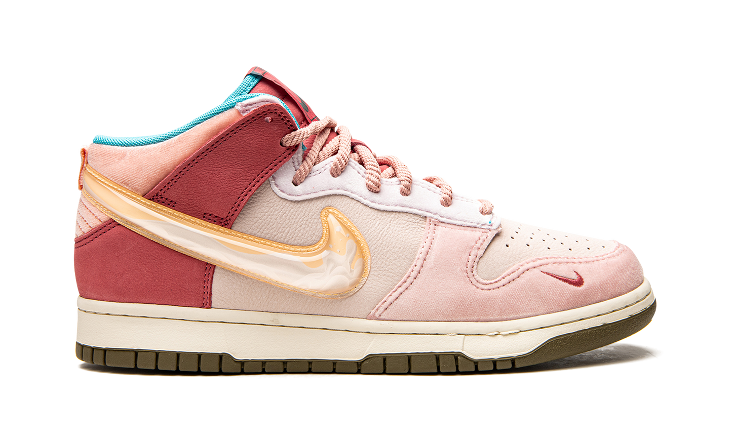 Dunk Mid "Social Status - Strawberry Chocolate"