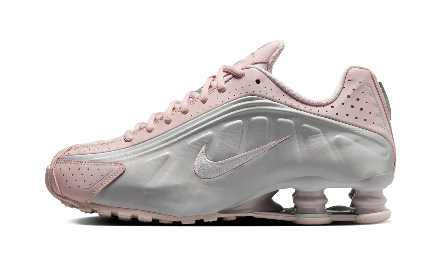 Shox R4 WMNS "Barely Rose Metallic Platinum"