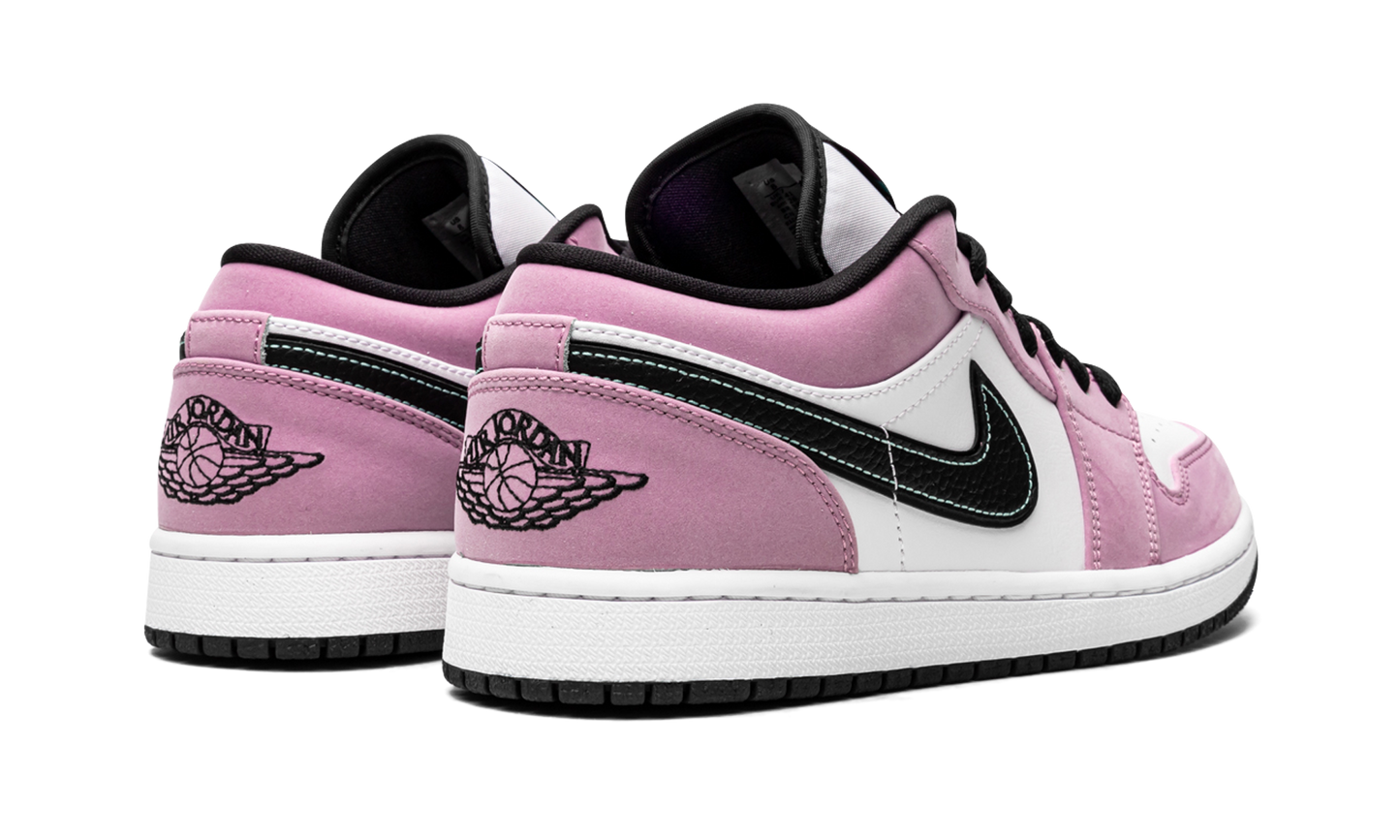 Air Jordan 1 Low SE "Violet Shock"