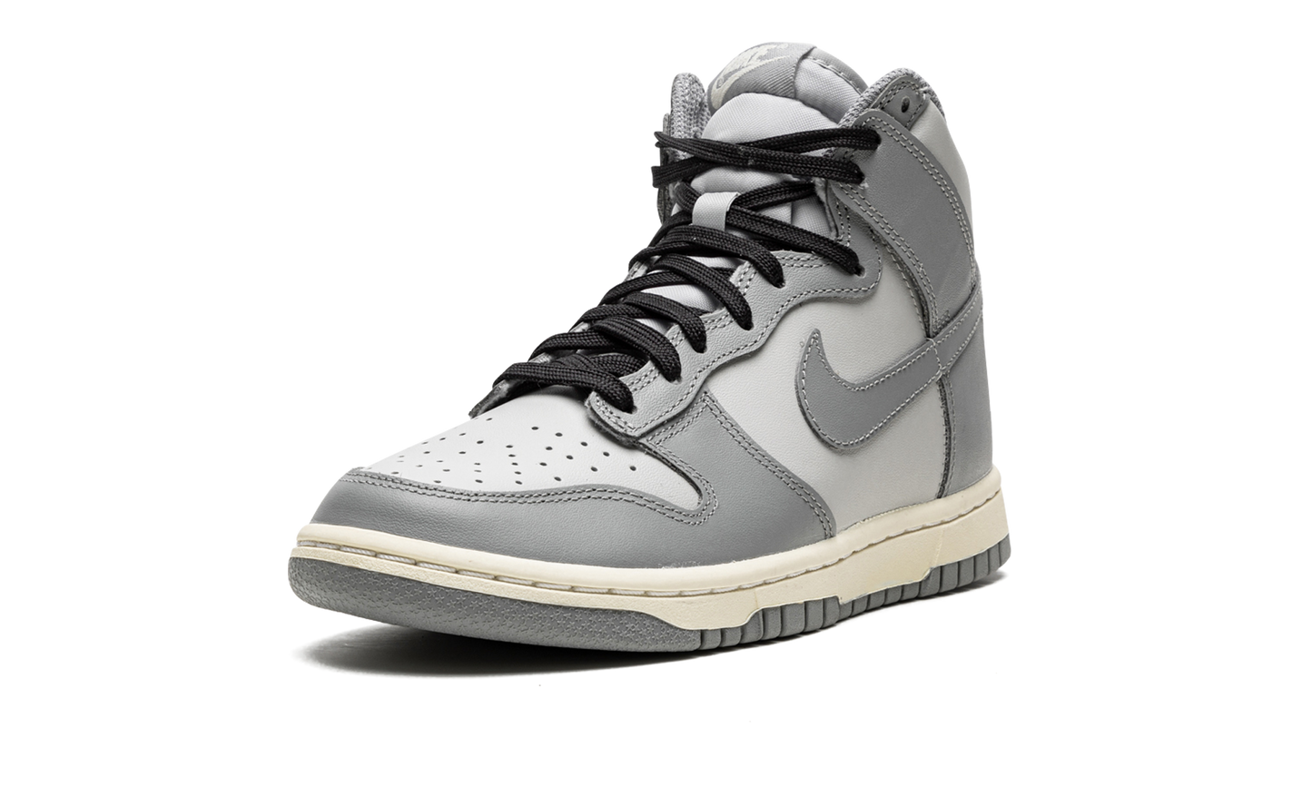 DUNK HIGH WMNS "Aged"