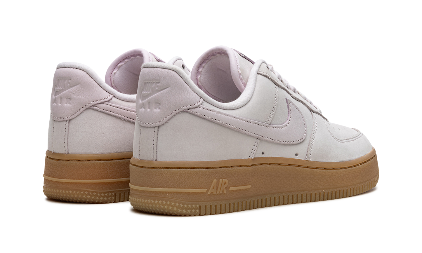 AIR FORCE 1 LO WMNS "Pearl Pink/Gum"