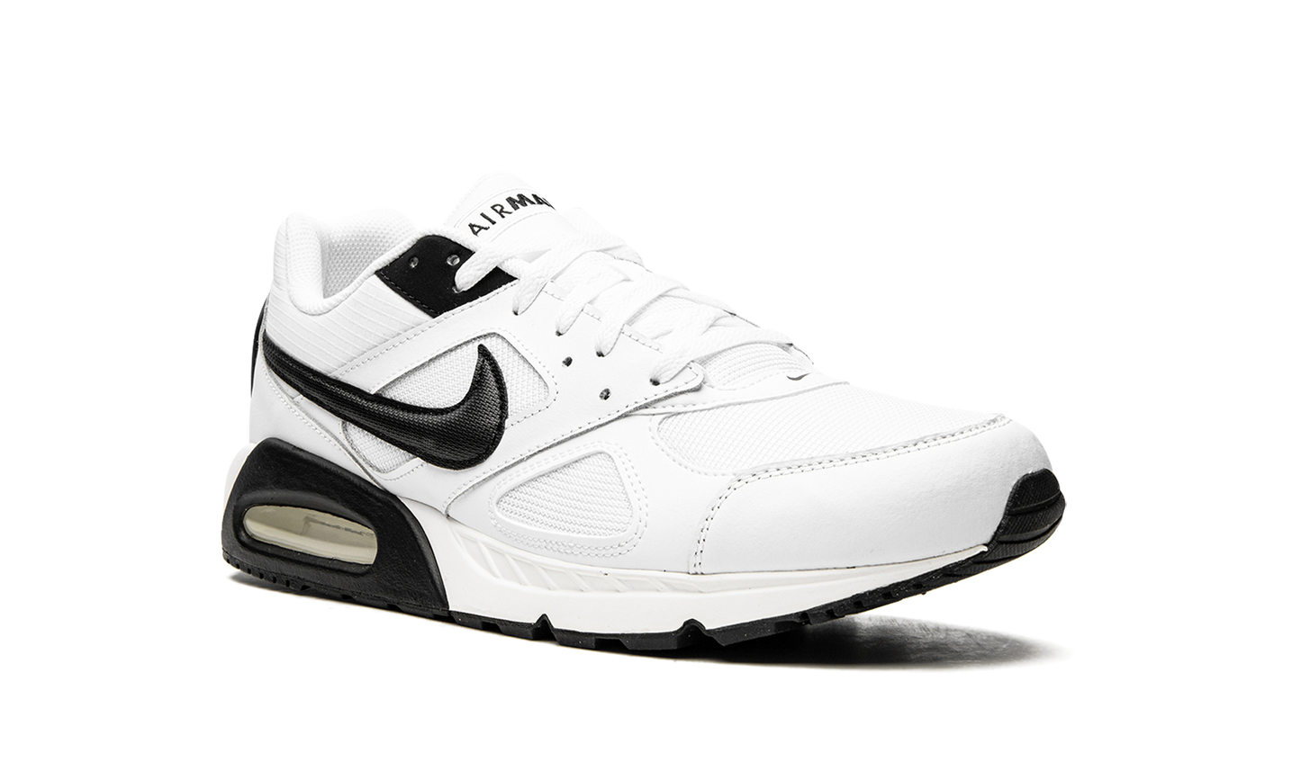 Air Max IVO