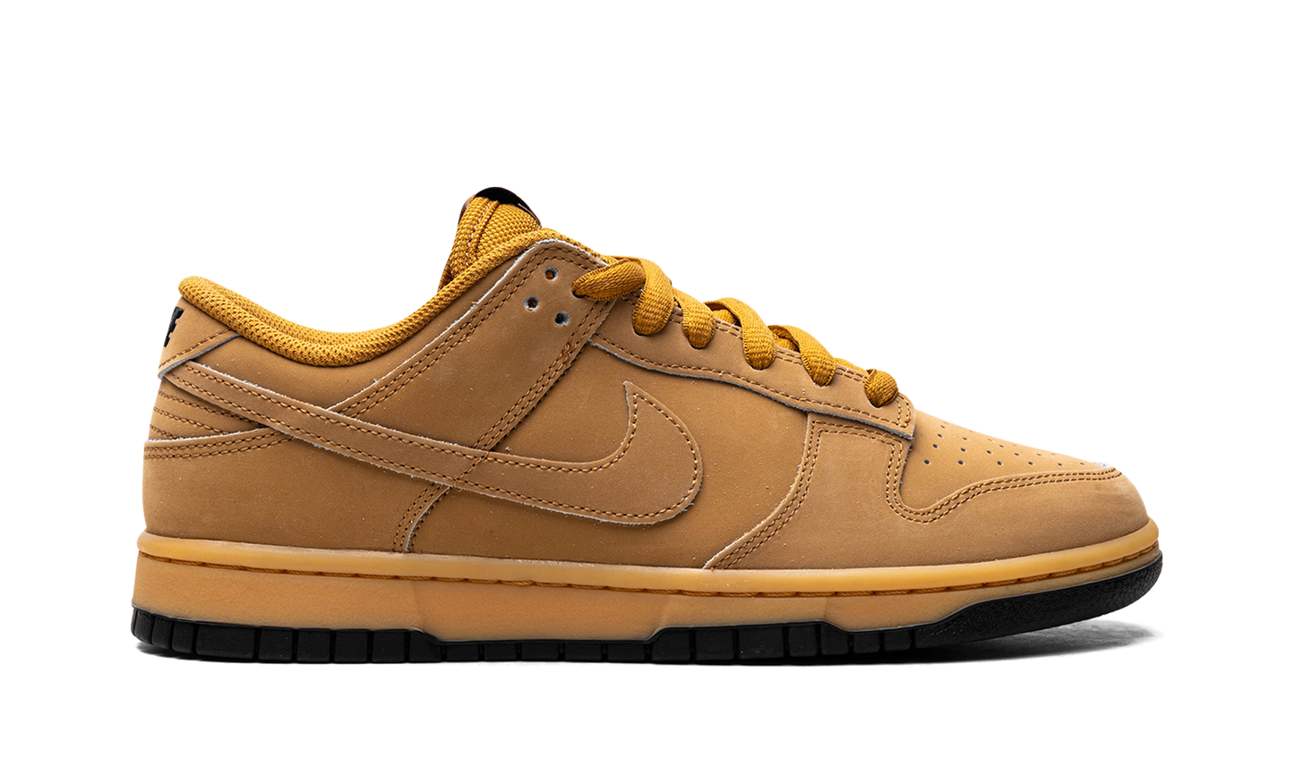 Dunk Low Retro SE "Wheat Gum"