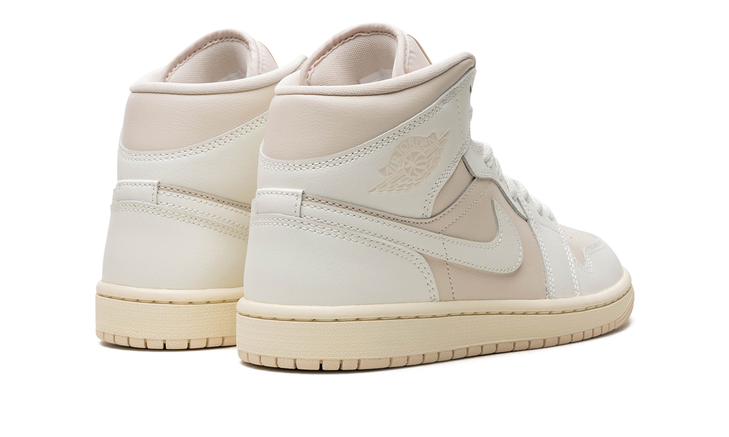 Air Jordan 1 WMNS "White / Light Tan"