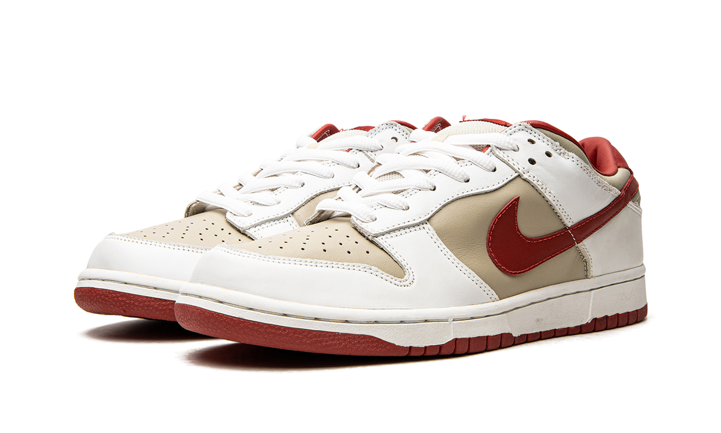 DUNK LO PRO MNS WMNS "Light Stone Varsity Red"