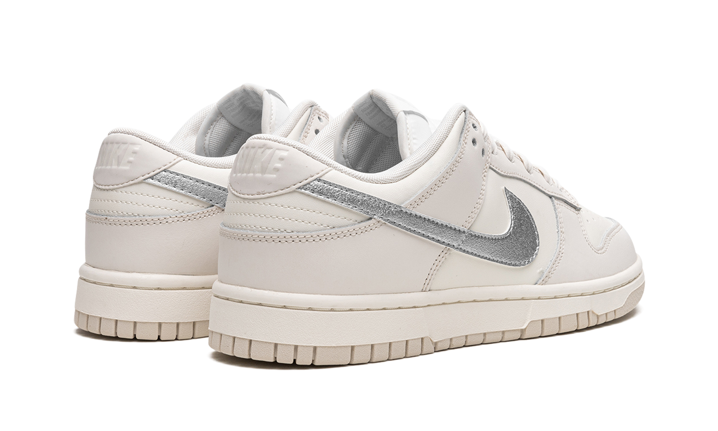 DUNK LO ESS TREND MNS WMNS "Sail / Oxygen Purple"