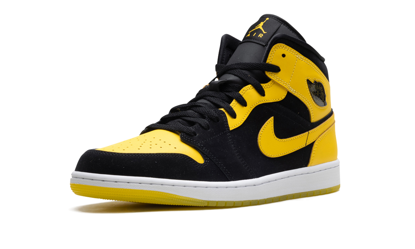 Air Jordan 1 Mid "New Love"