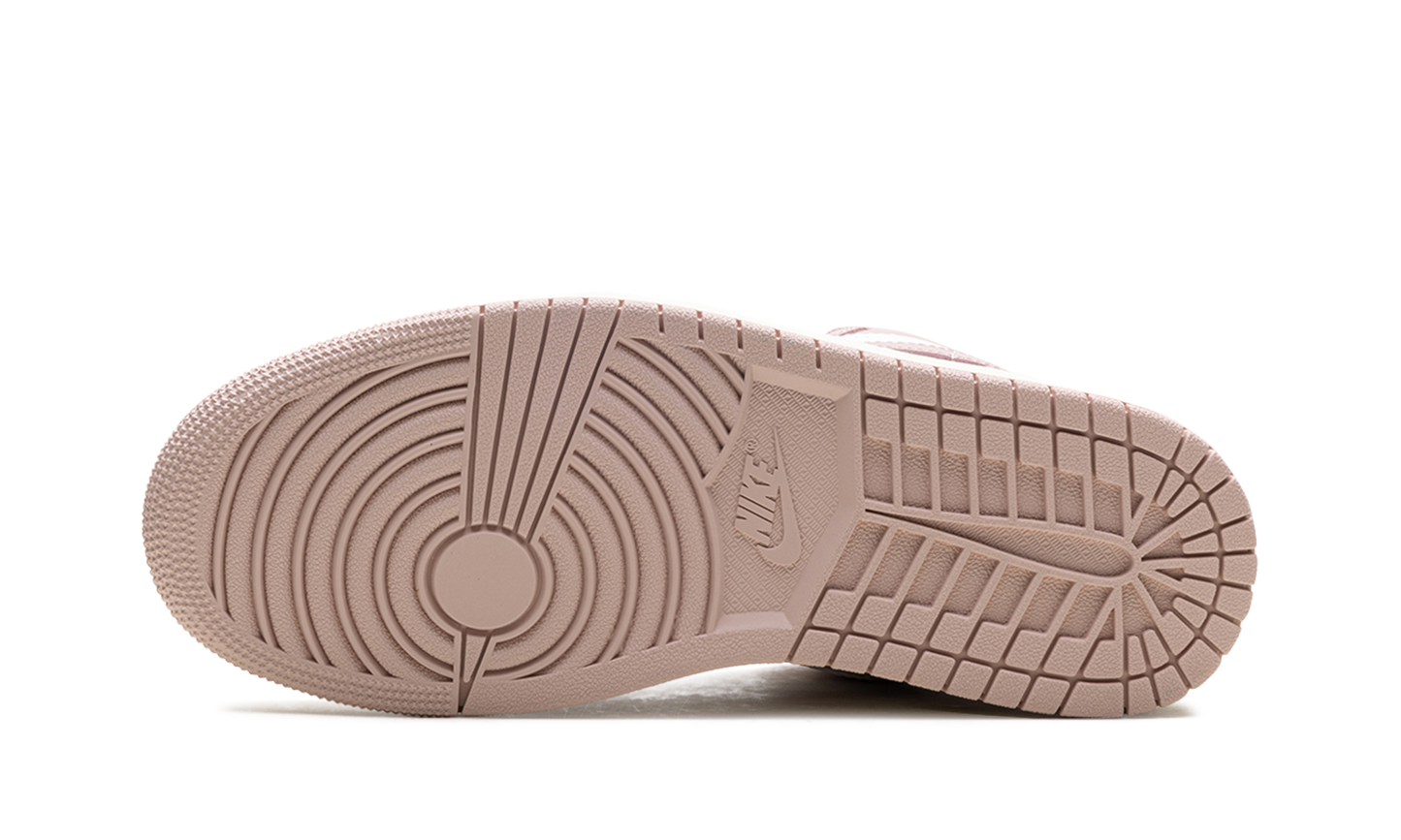 Jordan 1 Low WMNS "Pink Oxford"