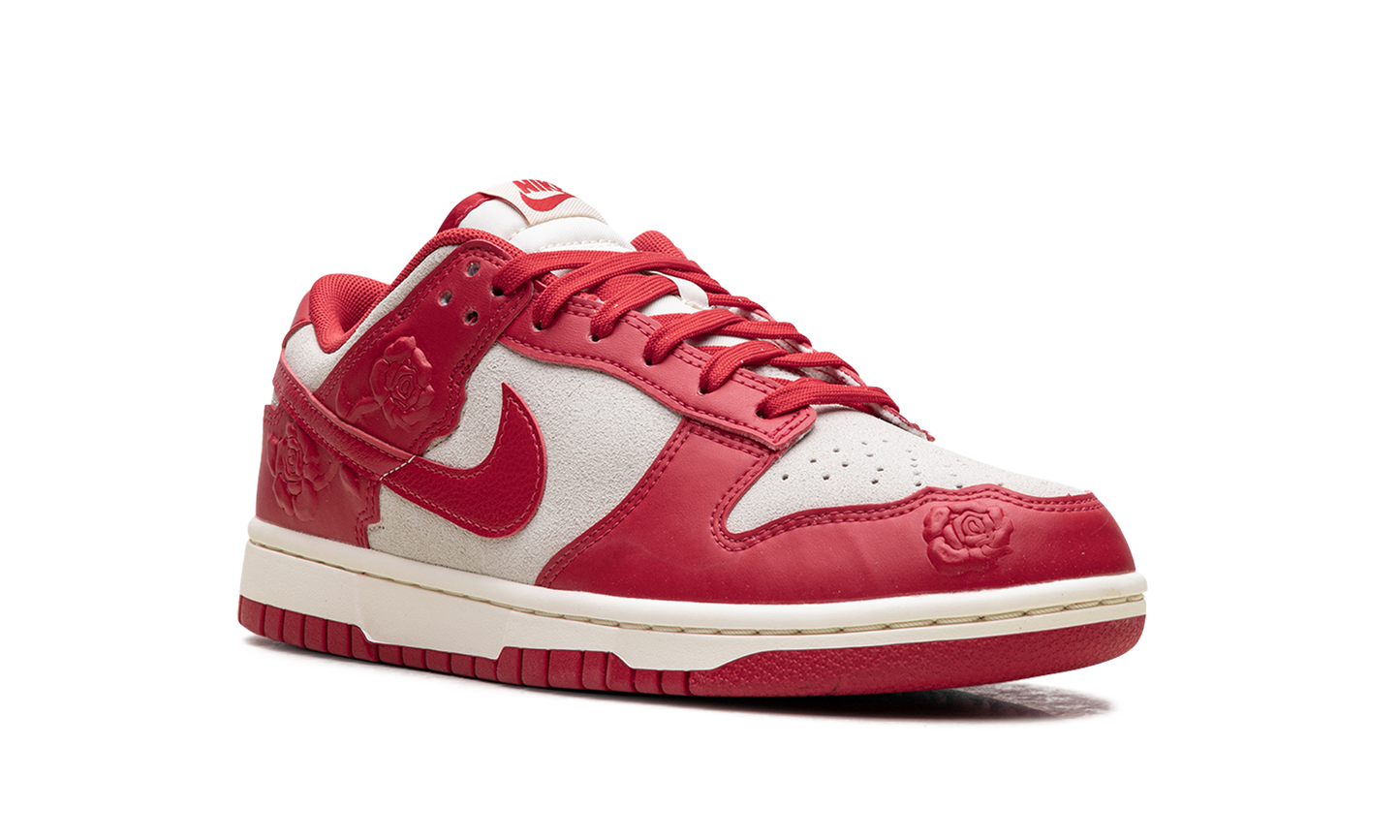 Dunk Low WMNS "Red Roses"