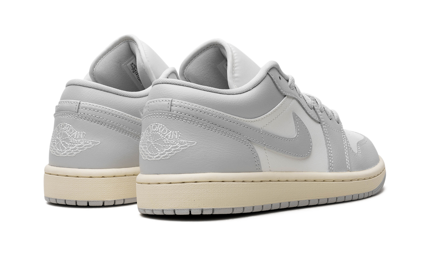 Air Jordan 1 WMNS "Light Grey"