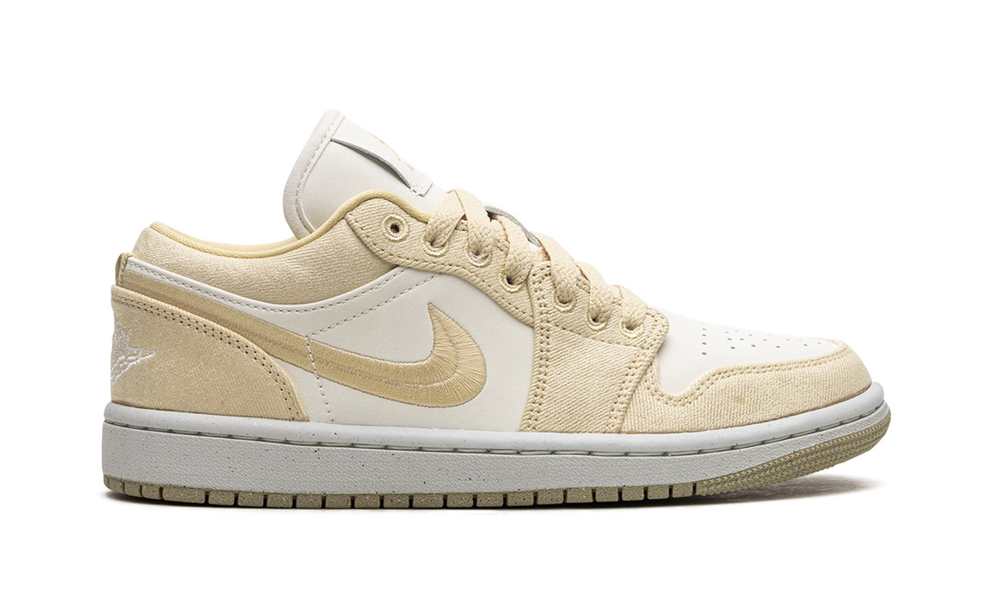 Air Jordan 1 Low WMNS "Team Gold / Sail"