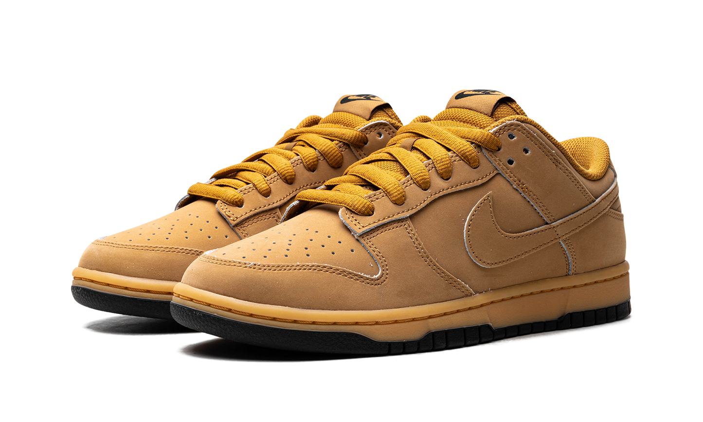 Dunk Low Retro SE "Wheat Gum"