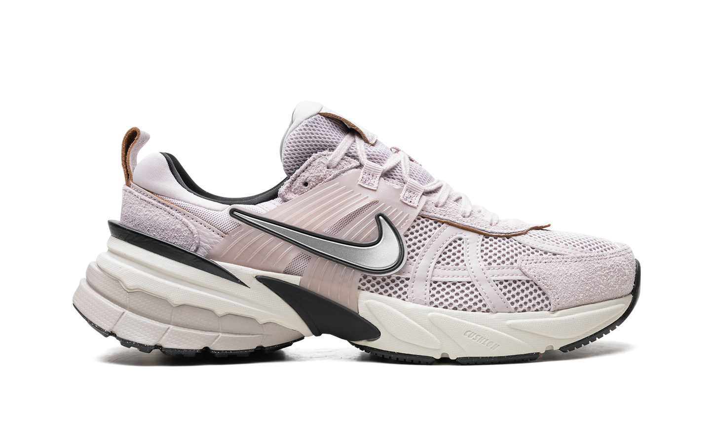 V2K Run Wmns "Platinum Violet"