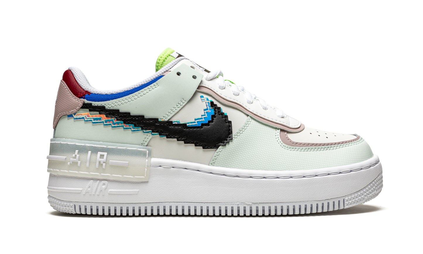 AF1 SHADO SE WMNS "Pixel Swoosh"