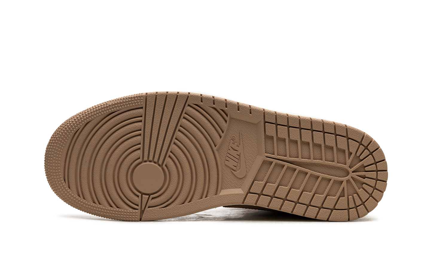 AIR JORDAN 1 MID SE WMNS "Legend Light Brown"