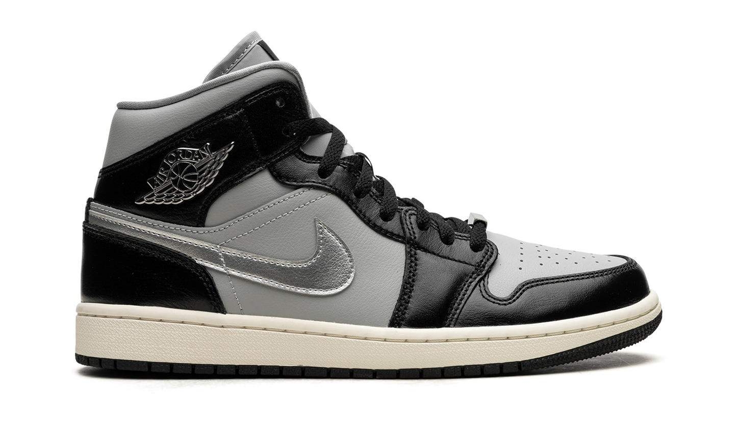 AIR JORDAN 1 MID SE WMNS "Black Chrome"
