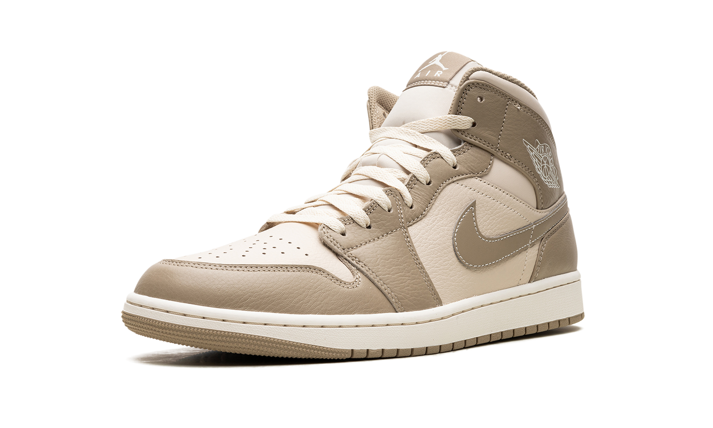 Air Jordan 1 Mid "LEGEND LIGHT BROWN"