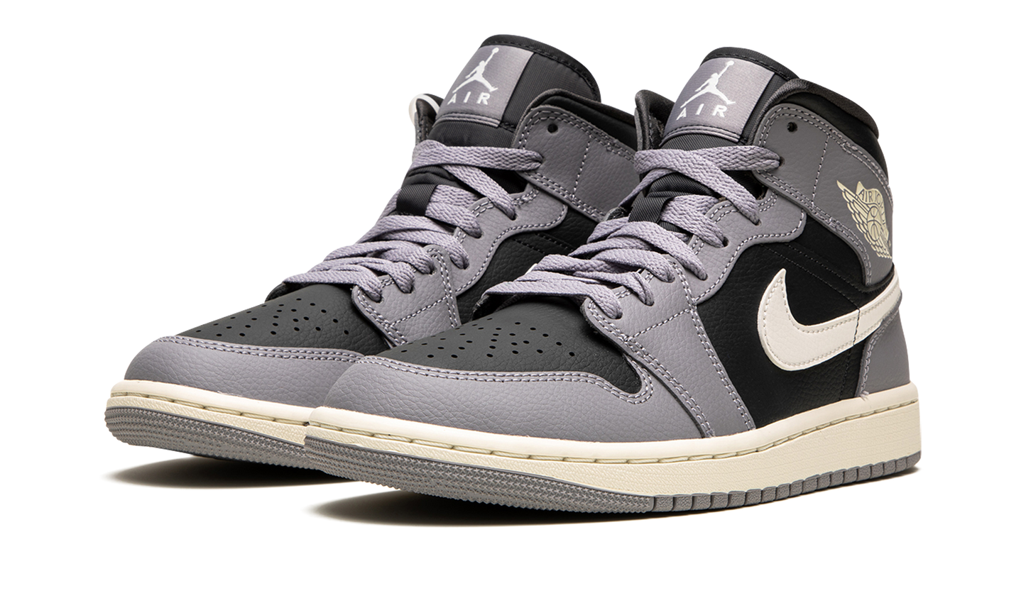 AIR JORDAN 1 MID WMNS "CEMENT GREY"