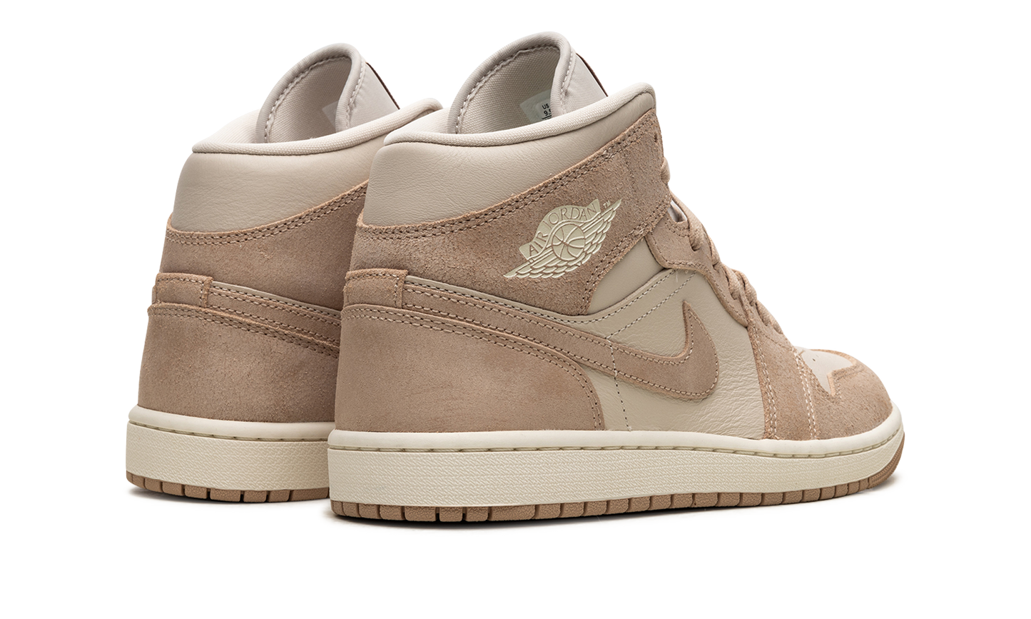 AIR JORDAN 1 MID SE WMNS "Legend Light Brown"